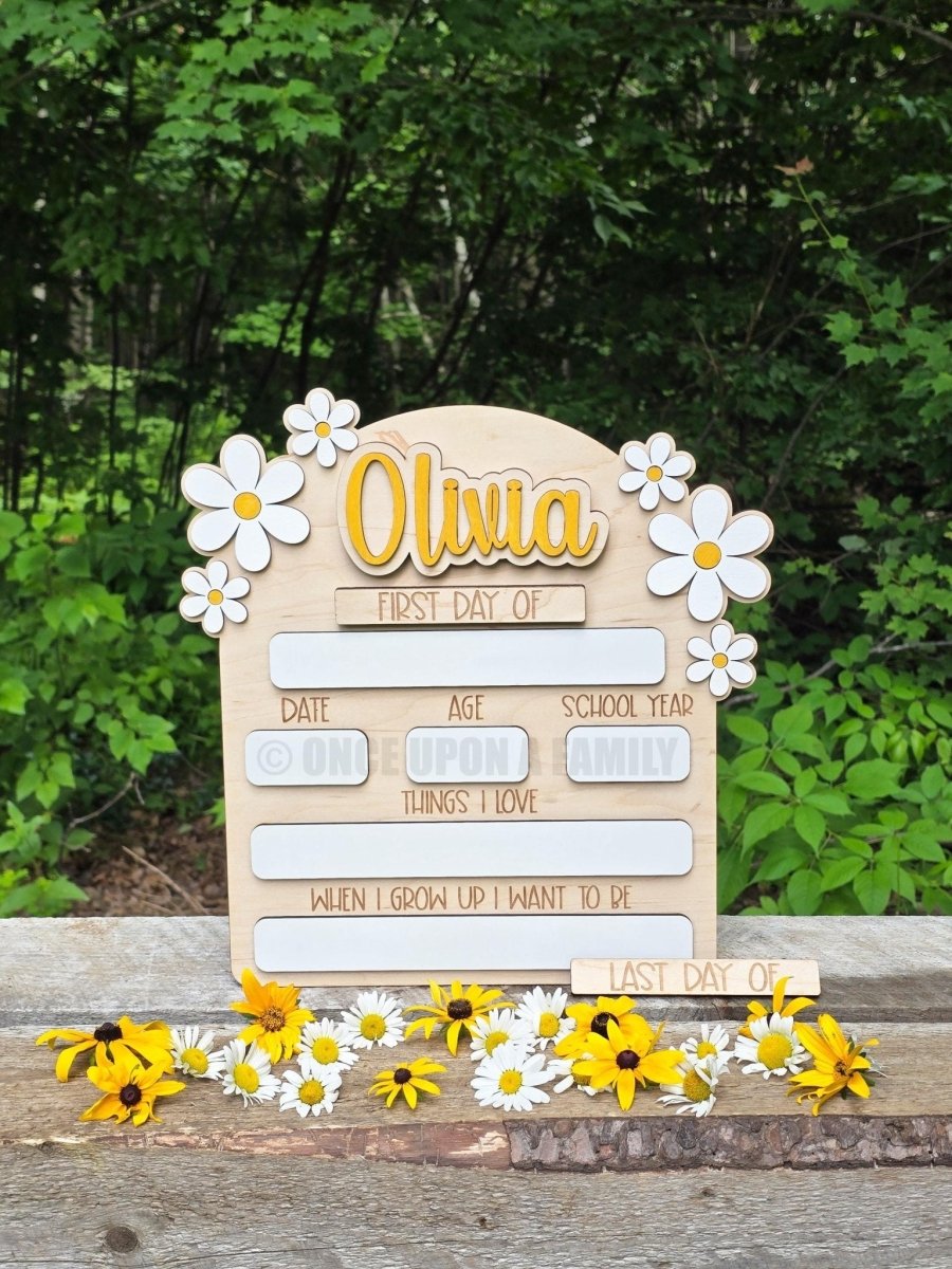 Personalized First Day of School Name Sign, Retro Flower, Daisy Back to School milestone board, Gift for Kid, photo prop kindergarten, Pre-K