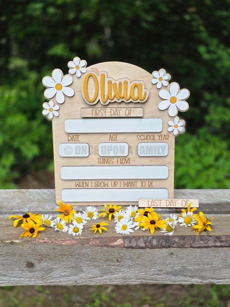 Personalized First Day of School Name Sign, Retro Flower, Daisy Back to School milestone board, Gift for Kid, photo prop kindergarten, Pre-K