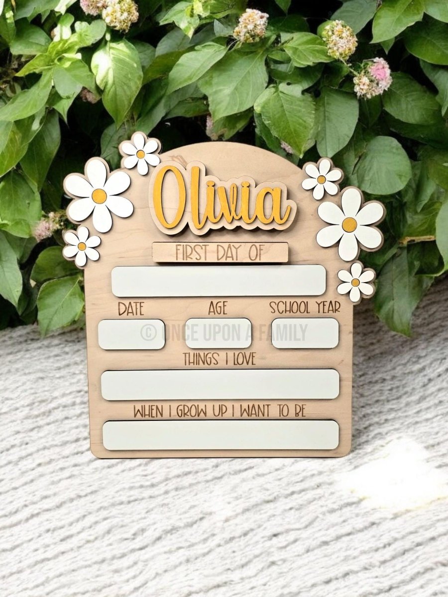 Personalized First Day of School Name Sign, Retro Flower, Daisy Back to School milestone board, Gift for Kid, photo prop kindergarten, Pre-K
